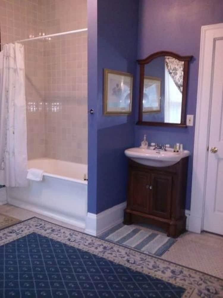 Six Acres Bed And Breakfast Цинциннати Экстерьер фото