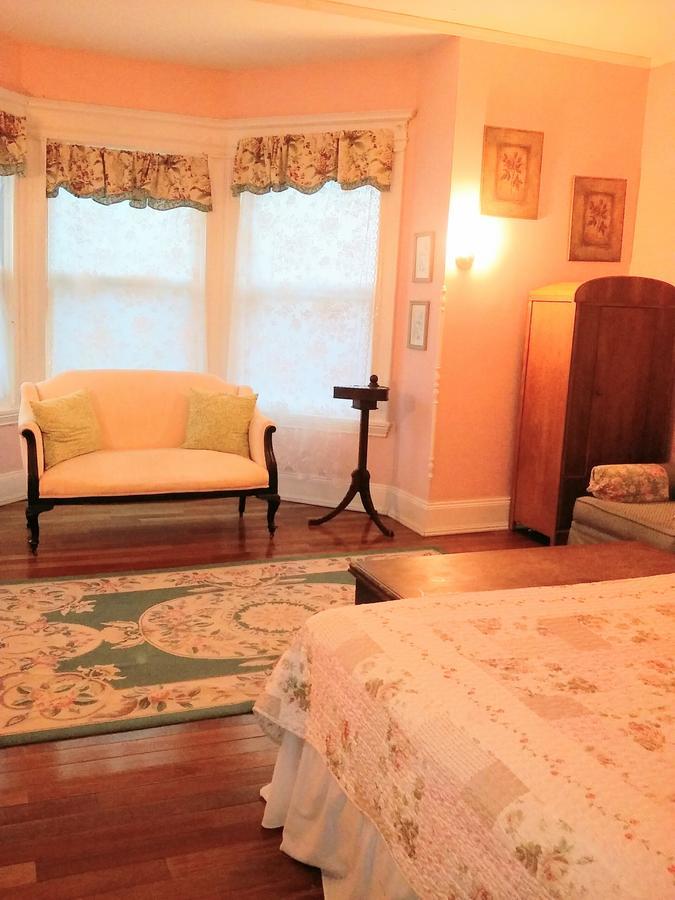 Six Acres Bed And Breakfast Цинциннати Экстерьер фото